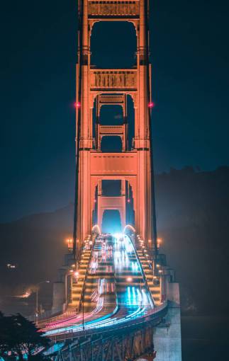 niebla Puente Golden Gate en San Francisco, Estados Unidos por la noche