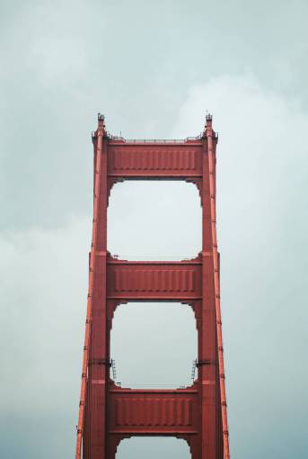 lugar turistico Estructura de hierro del puente Golden Gate en San Francisco, EE.