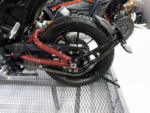 repair-shop chain motocross repair garage motorcycle mechanism tire device wheel vehicle kb