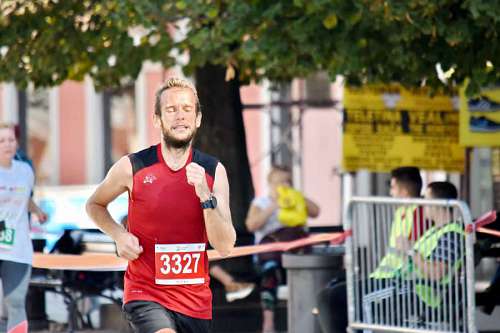 runner champion marathon contest runner athlete championship race foot running person sport kb