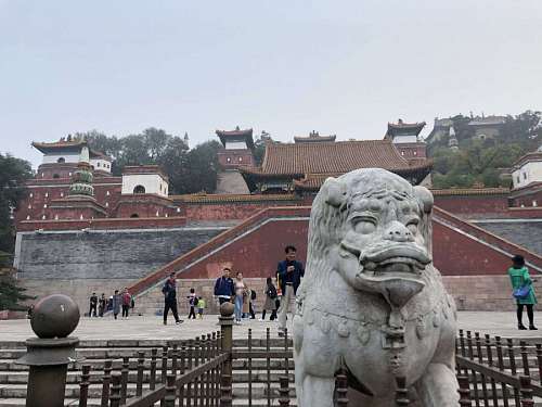 china chinese crowd castle dragon head tourist temple attraction tourism sculpture