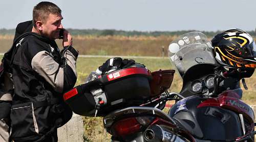 conversation motorcyclist telecommunication motorcycle phone mobile competition race seat bike vehicle kb