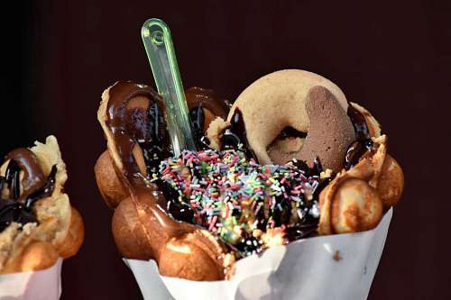crema helado caramelo condimento postre vainilla cuchara chocolate masa gofre leche bebida