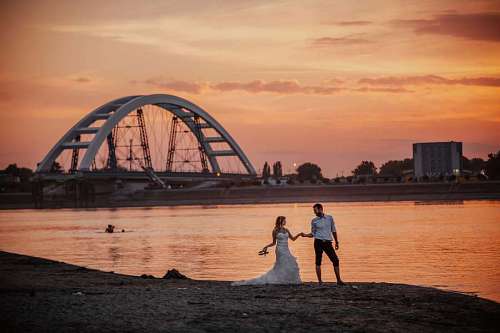 newlywed evening bridge sea newlyweds romantic sunset dawn water 