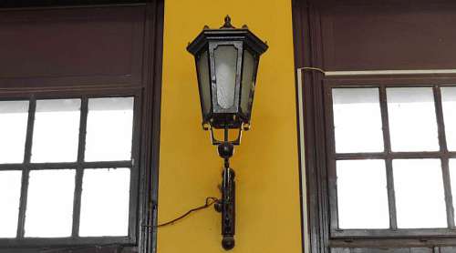 baroque-style facade iron baroque cast windows wall wires device lamp window kb