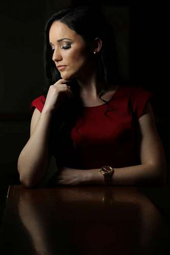 atractivo glamour atractivo mujer retrato dama oscuro