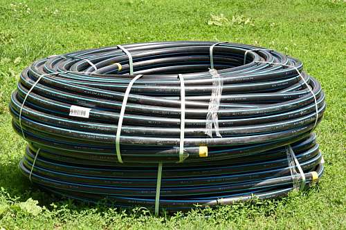 grassland industrial grassland meadow pipe pipeline object piping outdoors plastic grass roer  jorden plast udendoers graes objekt industrielle eng