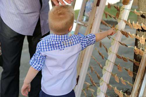 cabello rubio juguetón niño rubio cabello al aire libre mujer