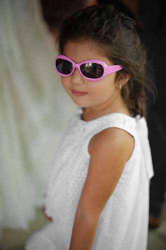 atractivo posando niño gafas de sol joven atractivo retrato bonito