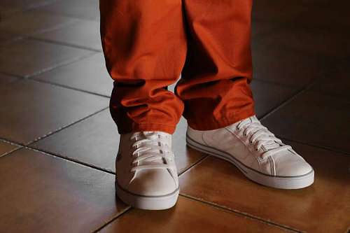 calzada Calzado rojizo zapatillas pantalones par de zapatos cuero