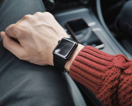 deportes Un hombre con un reloj inteligente