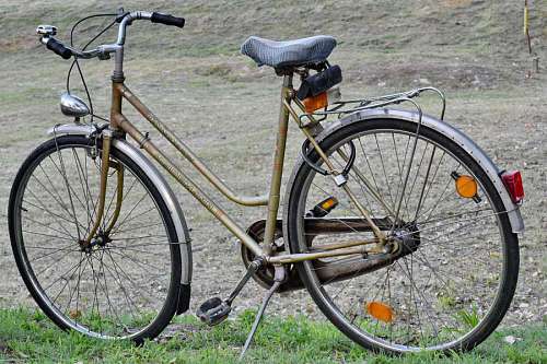 cyclist cycling bicycle cyclist bike seat device brake wheel
