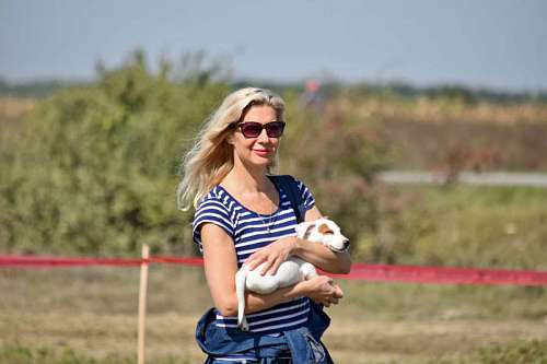 magnification dog gambar smile park bahagia relaxation carrier gorgeous portrait netzbetreiber sunglasses happy woman relaksasi gratis cantik wanita 