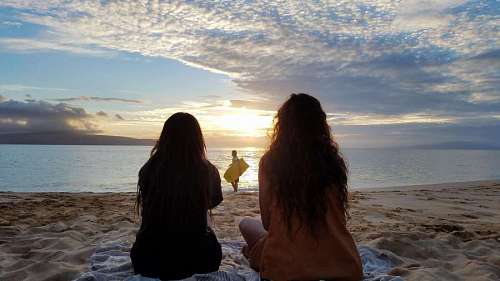 surfer-walking-beach yoga pretty evening enjoyment friends beach surfer summer togetherness relaxation season kb