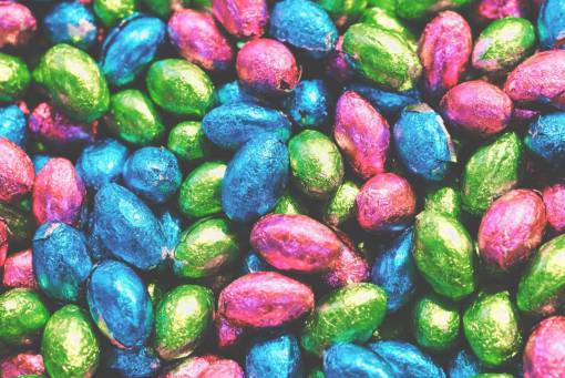 grupo Pequeños huevos de Pascua coloridos