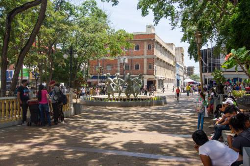 location La Ronda, a work by Francisco Narvaez located in front of Plaza Bol?var in Porlamar