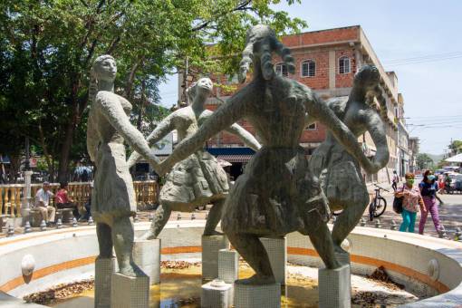 location La Ronda, a work by Francisco Narvaez located in front of Plaza Bol?var in Porlamar