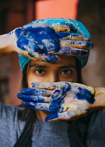 car Young Woman with Hands Painted Blue in Artistic Expression
