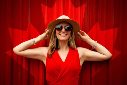 fashion Portrait of a woman with sunglasses smiling looking at the camera