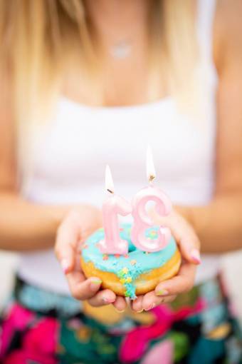 numeros Mujer celebrando su 31 cumpleaños