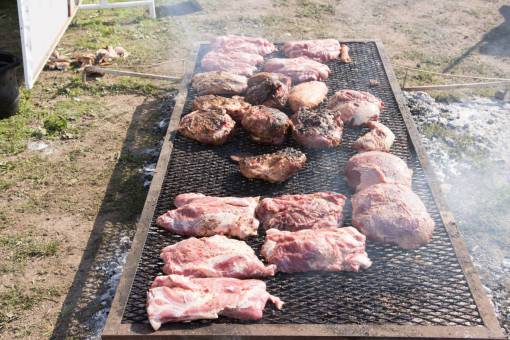comidas Parrillada típica argentina durante la parrillada