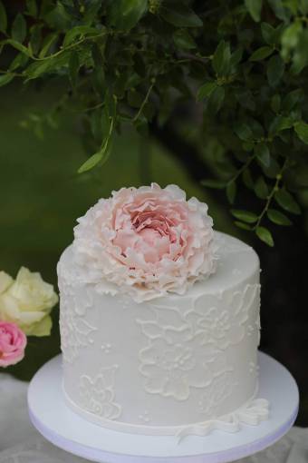 cake wedding  wedding cake  dessert  cream 