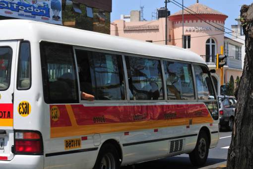 peru autobús vehículo terrestre modo de transporte ambulancia coche autobús;Lima;Perú transporte