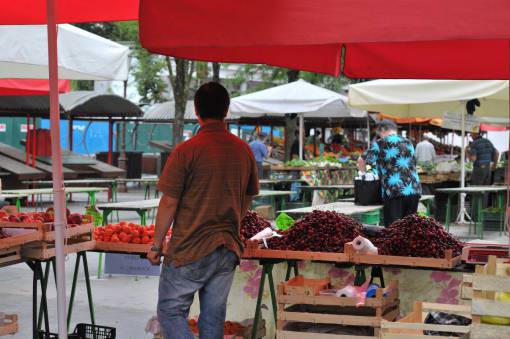 healthy-lifestyle vegetable freshness fruit food men fruit;market;lima;Peru organic