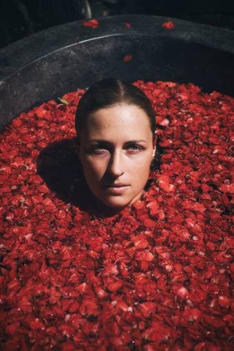beauty woman;bathtub;rose;petals one person adult young adult women caucasian ethnicity