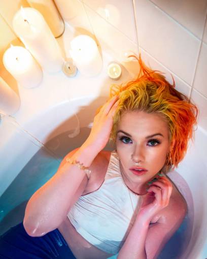 cuidado mujer de etnia caucásica mujer;baño;velas relajación belleza adulto adulto joven