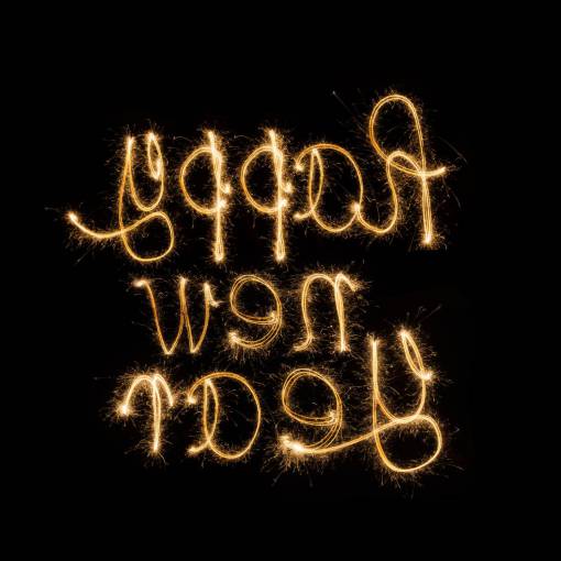 brillante Feliz año nuevo escrito con fuegos artificiales Sparkle