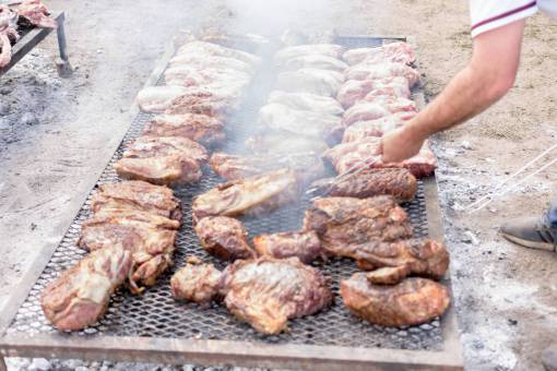 comidas Parrillada típica argentina durante la parrillada
