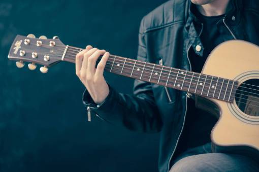 guia guitarra acústica música músico banda escenario concierto