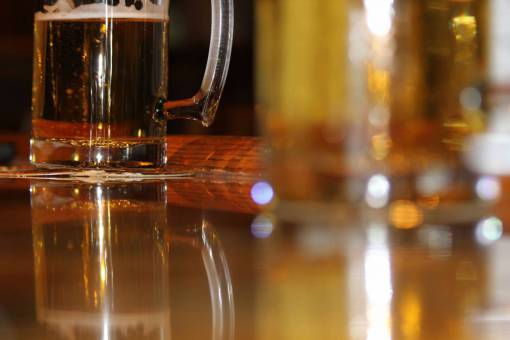 mug beer  drinks  mug  table  bar  pub
