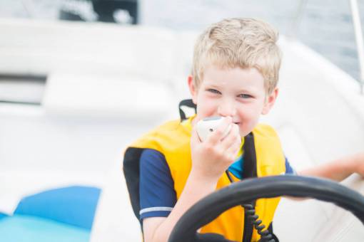 navegar niño barco niño niño navegando joven recreación