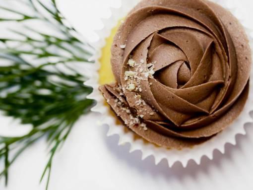 spoon-with-coffee chocolate  sprinkles  icing  cupcake  plate  spoon  eat