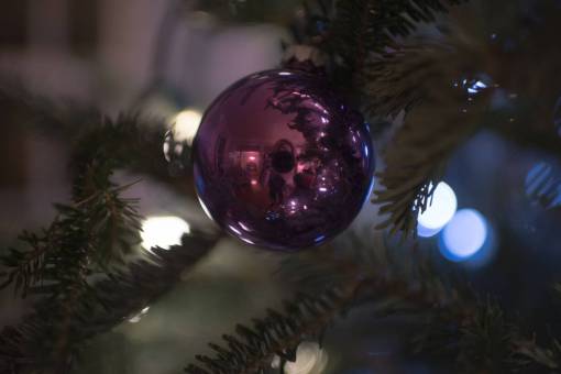 christmas  decor  ball  tree  lights  bokeh
