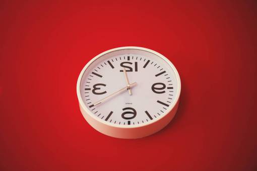 tiempo reloj, tiempo, números, pared roja
