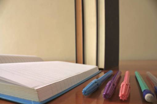 cuaderno bolígrafo colorido cuaderno de escritura escritorio de papel escolar