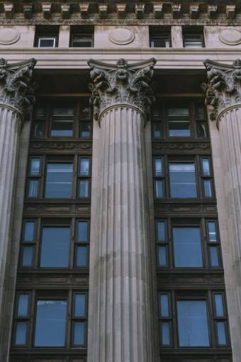 hito Columnas exteriores edificio de la ciudad ornamentada fachada clásica