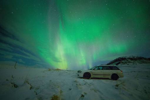coche verde aurora borealis naturaleza estrellas constelación observación de estrellas oscuras