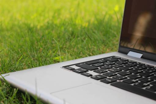 tecnologia portatil hierba verde al aire libre naturaleza ordenador portátil macbook
