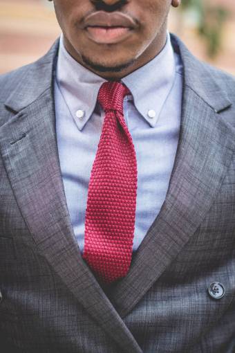 africano chico hombre moda ropa traje corbata roja