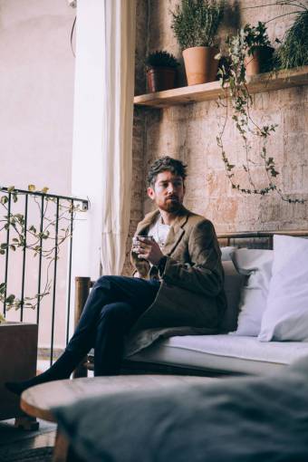 hipster hipster, café, hombre, hogar, relajante, tranquilo, bebida