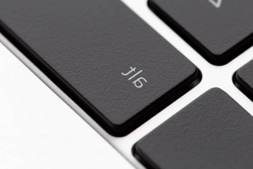 internet Teclado del ordenador portátil de cerca las teclas del equipo de tecnología de engranajes