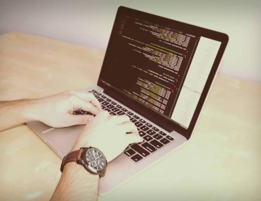 escritorio computadora portátil macbook tecnología informática negocios codificación programación