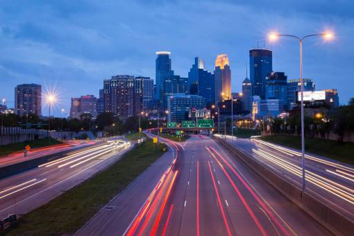 autopista Minneapolis ciudad tráfico urbano noche paisaje urbano