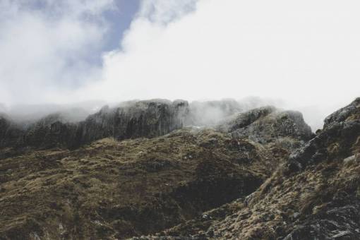 valle montaña highland nube cielo cumbre cresta paisaje