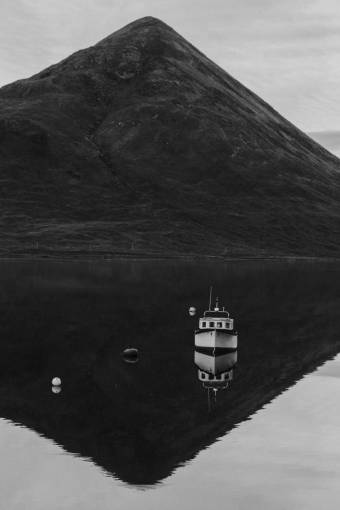 lago montaña highland cielo lago agua reflexión barco