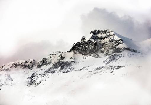 acantilado montañas acantilado rocas nieve frío invierno nubes